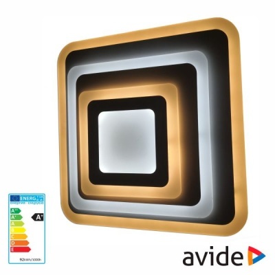 Candeeiro de teto quadrado com design geométrico em camadas nas cores cinzento, preto e dourado