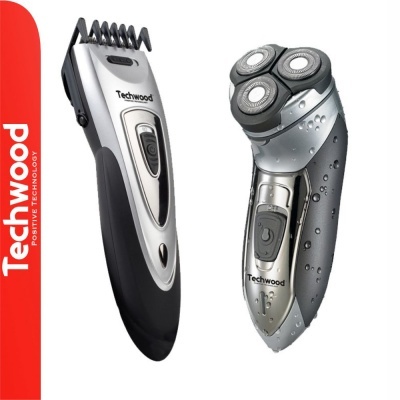 Dois aparelhos de barbear Techwood, um aparador de cabelo e um barbeador elétrico prateado com gotas de água.