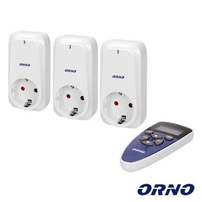 Conjunto de três tomadas elétricas brancas ORNO com controle remoto branco e azul