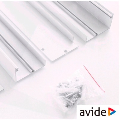 Perfis de alumínio brancos com parafusos em saco transparente e logótipo avide