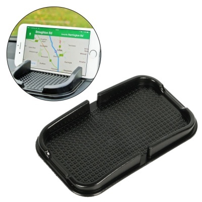 Suporte universal preto para smartphone com textura antiderrapante e smartphone com mapa digital