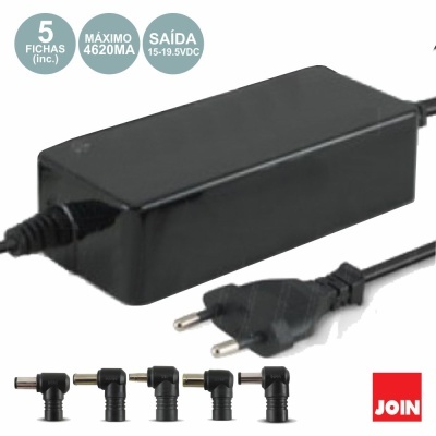 Adaptador de energia preto com cinco adaptadores e ficha de tomada europeia