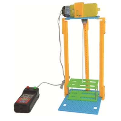 Modelo de guindaste colorido de plástico com motor e controlo