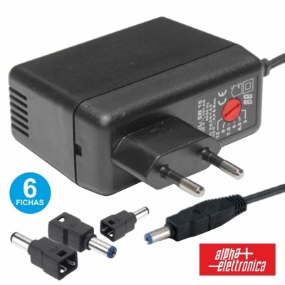 Adaptador de corrente preto com múltiplos adaptadores de ficha