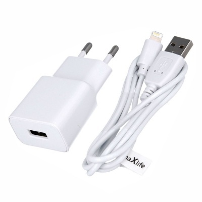 Carregador de parede branco com cabo USB branco e conector Lightning