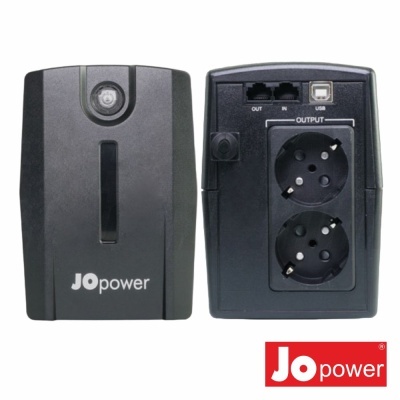 Estabilizador de energia JOpower preto com tomadas e portas de conexão em fundo branco