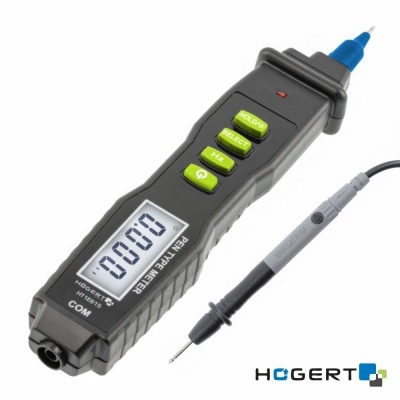 Aparelho eletrônico preto com visor digital e botões verdes.