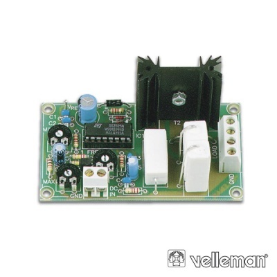 Placa eletrónica verde com componentes azuis, pretos e brancos, com dissipador de calor e logótipo Velleman