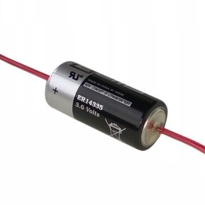 Pilha cilíndrica preta ER14335 3,6 Volts com fios vermelhos em fundo branco