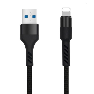 Cabo USB preto com conector USB Type-A e Lightning