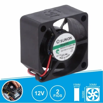 Ventoinha SUNON pequena preta 12V com etiqueta e fios num fundo azul