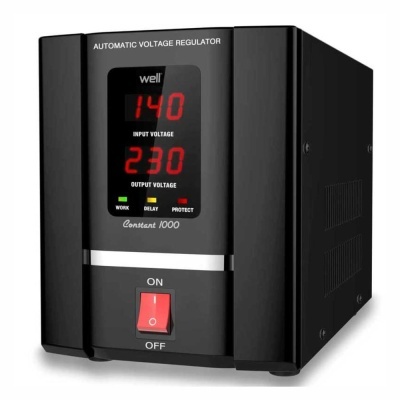 Regulador automático de tensão preto com visor digital e botão vermelho ON OFF