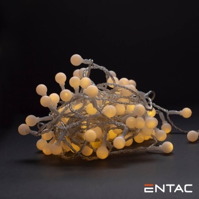 Luzes decorativas com esferas opacas quentes em fundo escuro com logótipo ENTAC