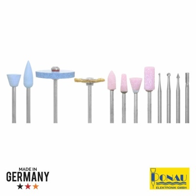 Conjunto de ferramentas abrasivas de diferentes formas e cores com base metálica