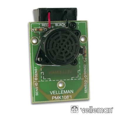 Placa eletrónica verde com altifalante preto e fios vermelhos e pretos, texto Velleman PMK108'1