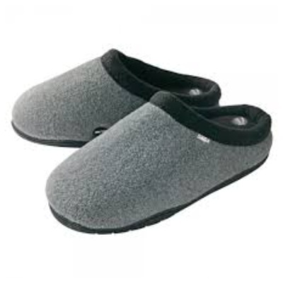 Chinelos cinzentos com borda preta