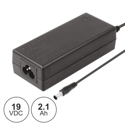 Fonte de alimentação preta retangular com cabo e conector cilíndrico