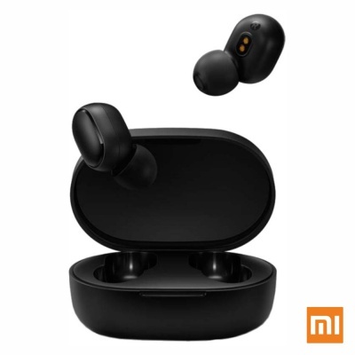 Auriculares intra-auriculares sem fios pretos com estojo de carregamento aberto e logo Xiaomi