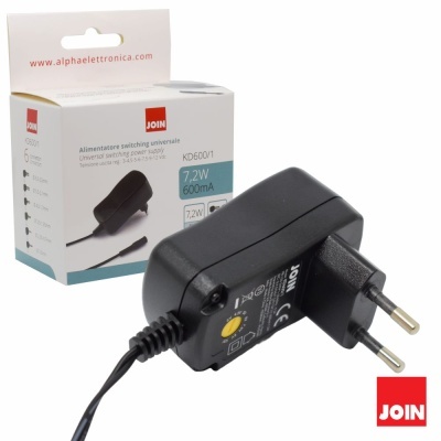 carregador universal preto com ficha europeia e embalagem branca