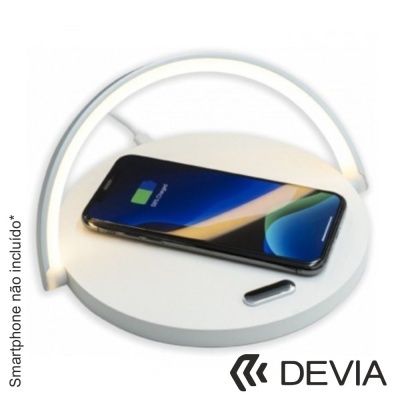 Base de carregamento sem fios branca com arco iluminado e smartphone a carregar