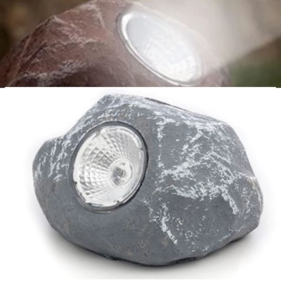 Pedra artificial cinza com luminária embutida clara para iluminação externa