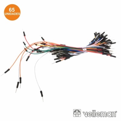 Feixe de fios de ligação eletrónica coloridos com terminais pretos.