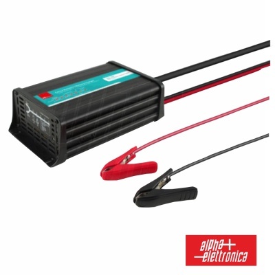 Carregador de bateria preto com garras vermelha e preta e etiqueta azul