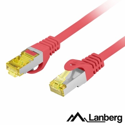 Cabo de rede Ethernet vermelho com conectores RJ45 amarelos e logótipo Lanberg