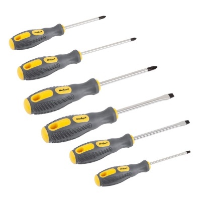 Conjunto de seis chaves de fendas com cabos cinzento e amarelo e lâminas metálicas.