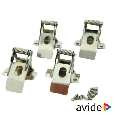 Conjunto de quatro fechos metálicos com mola e parafusos sobre fundo branco com logótipo avide