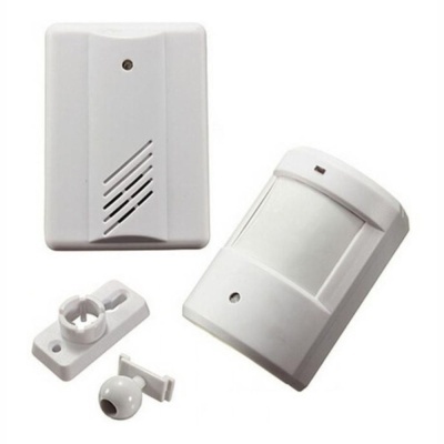 Dois dispositivos brancos com sensor e grelha, com acessórios pequenos sobre fundo branco