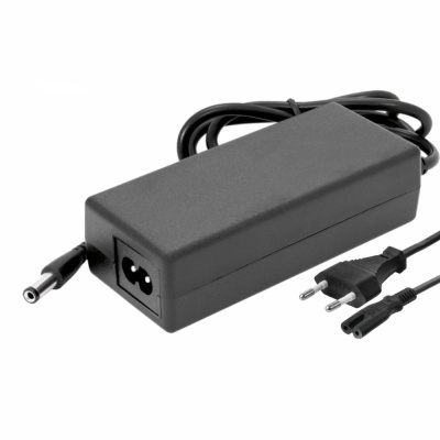 Carregador elétrico preto com cabo e plugue europeu