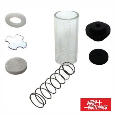 Conjunto de peças de vidro, metal e borracha em fundo branco