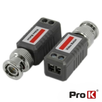 Dois adaptadores vídeo balun cinza com conetores BNC e rótulos 'Video Balun'