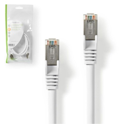 Cabo de rede Ethernet branco com conectores metálicos e embalagem com etiqueta nedia