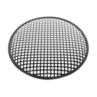 Grade redonda preta de metal com padrão quadriculado