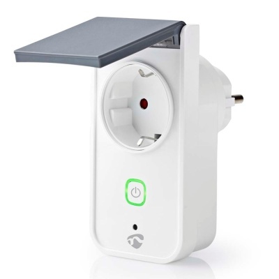 Tomada elétrica inteligente branca com tampa cinza escuro e botão verde.