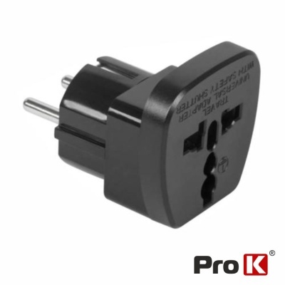Adaptador de tomada universal preto com três pinos e entradas variadas