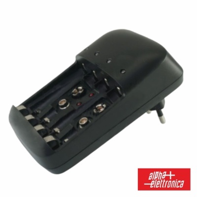 Carregador de pilhas preto com ficha elétrica e logótipo 'alpha elettronica'