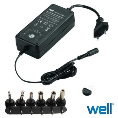 Carregador preto da marca Well com cabo e adaptadores intercambiáveis em fundo branco