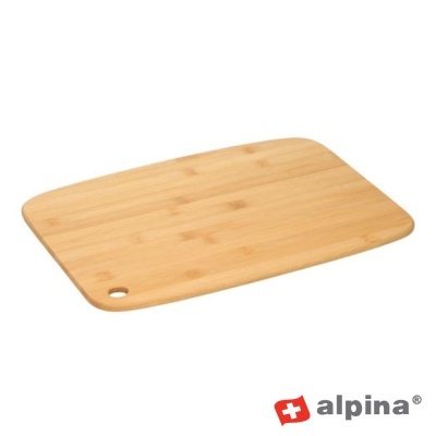 Tábua de cortar em madeira clara com buraco para pendurar e logótipo alpina.