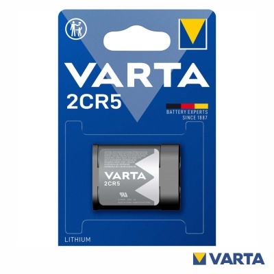 Pilhas VARTA 2CR5 embalada em cartão azul com logótipo e texto