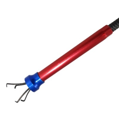 Ferramenta de remoção de pelos vermelha com base azul e ganchos na ponta