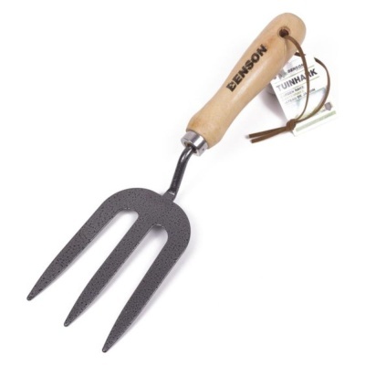 Garfo de jardim com cabo de madeira e lâminas metálicas pretas