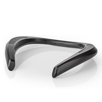 Aparelho massageador em formato de ferradura preto