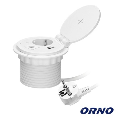 Tomada embutida branca com tampa aberta, tomada elétrica e entrada USB