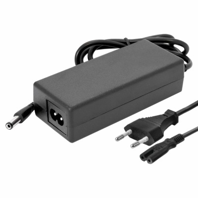 adaptador de energia preto com cabo e ficha europeia de dois pinos