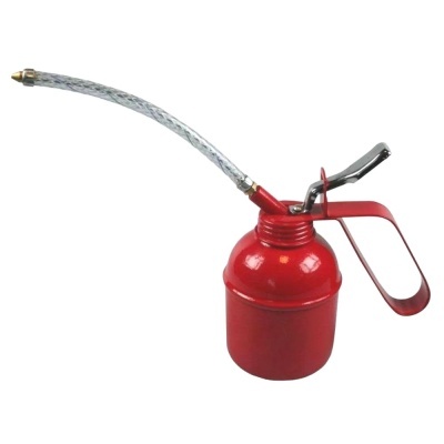 Óleoira metálica vermelha com tubo flexível e alavanca prateada