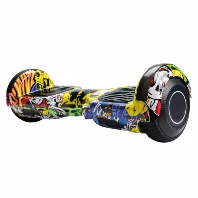 Hoverboard colorido com graffiti em fundo branco