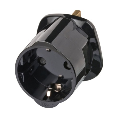 Tomada adaptadora elétrica preta com pino terra